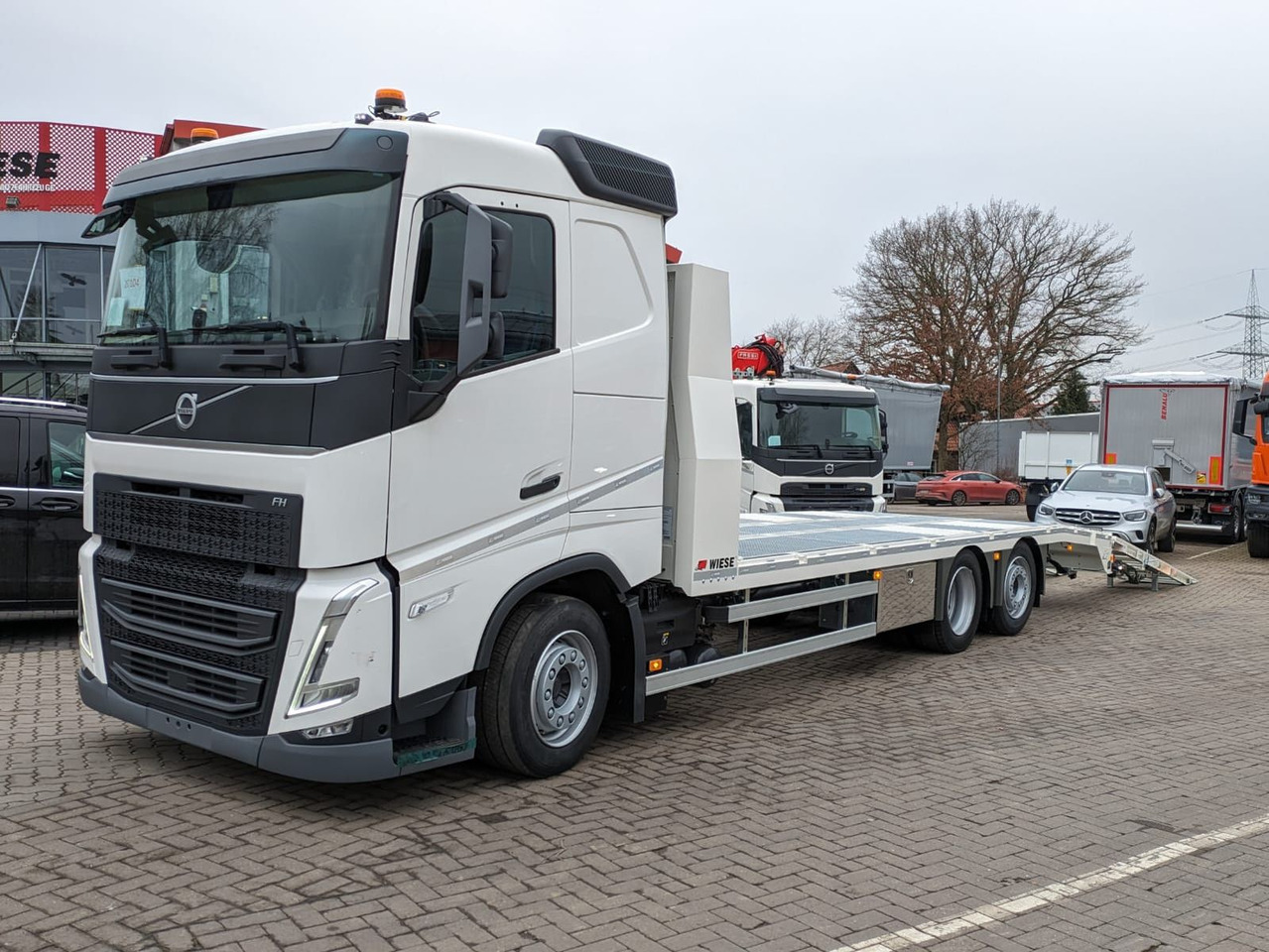 Volvo FH 420 Maschinentransporter Rampennen. - Tow truck: picture 1 Volvo FH 420 Maschinentransporter Rampennen. - Tow truck: picture 1