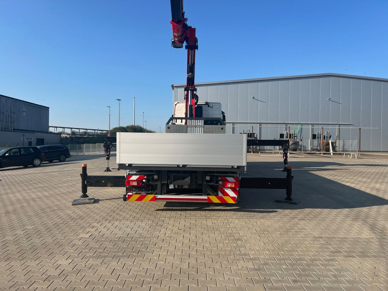 Volvo FH 500 8x2 Kran F710 RA2.26 - Dropside/ Flatbed truck, Crane truck: picture 4 Volvo FH 500 8x2 Kran F710 RA2.26 - Dropside/ Flatbed truck, Crane truck: picture 4