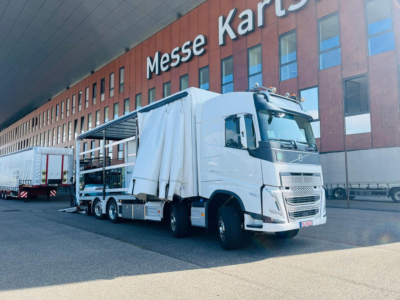 Volvo FH 500 Gabelstaplertransporter LBW 9t Dhollandia - Curtainsider truck: picture 3 Volvo FH 500 Gabelstaplertransporter LBW 9t Dhollandia - Curtainsider truck: picture 3