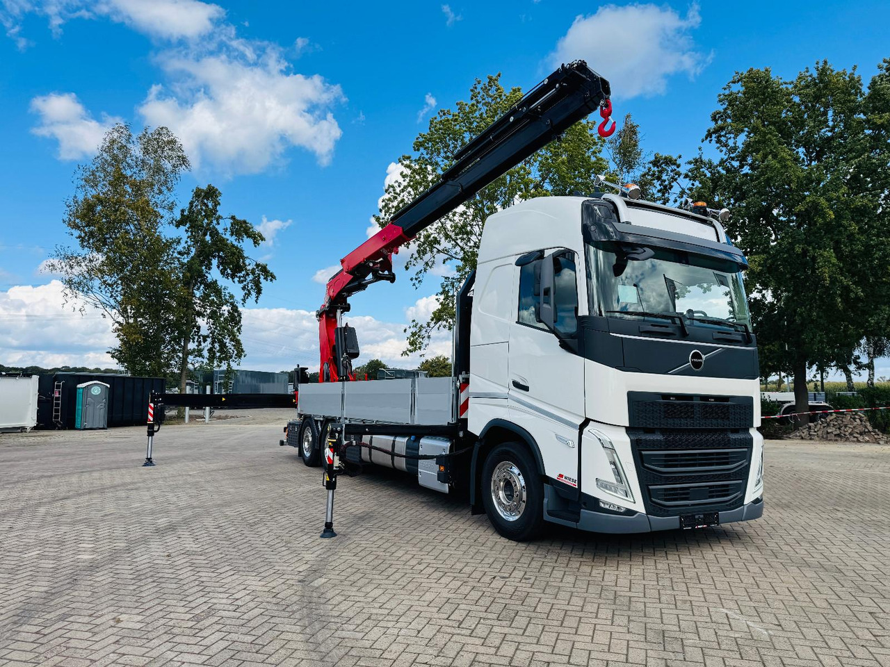 Volvo FH 540 6x2 Container Fassi F545 Heck 100 % 360° - Dropside/ Flatbed truck, Crane truck: picture 5 Volvo FH 540 6x2 Container Fassi F545 Heck 100 % 360° - Dropside/ Flatbed truck, Crane truck: picture 5