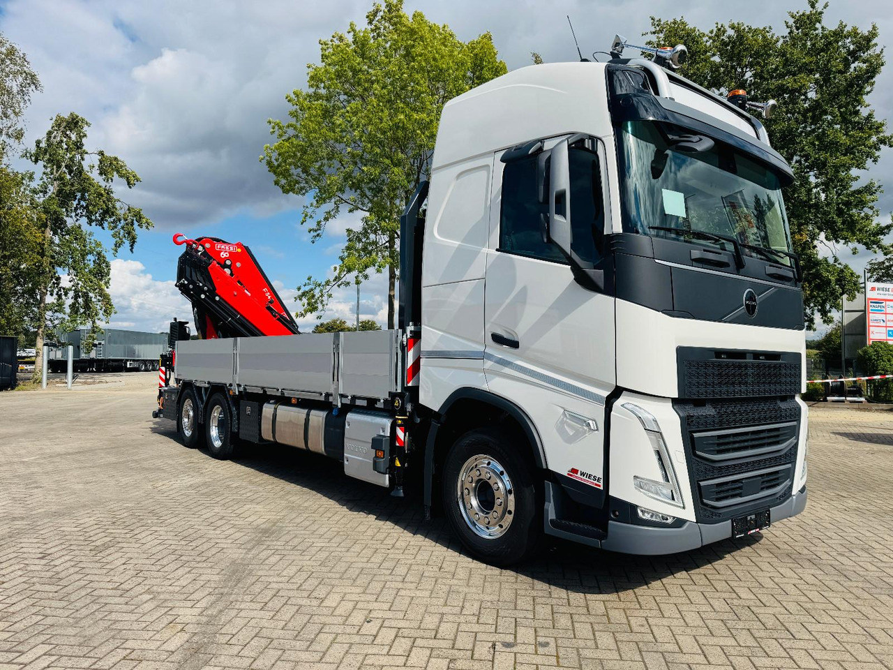 Volvo FH 540 6x2 Container Fassi F545 Heck 100 % 360° - Dropside/ Flatbed truck, Crane truck: picture 1 Volvo FH 540 6x2 Container Fassi F545 Heck 100 % 360° - Dropside/ Flatbed truck, Crane truck: picture 1