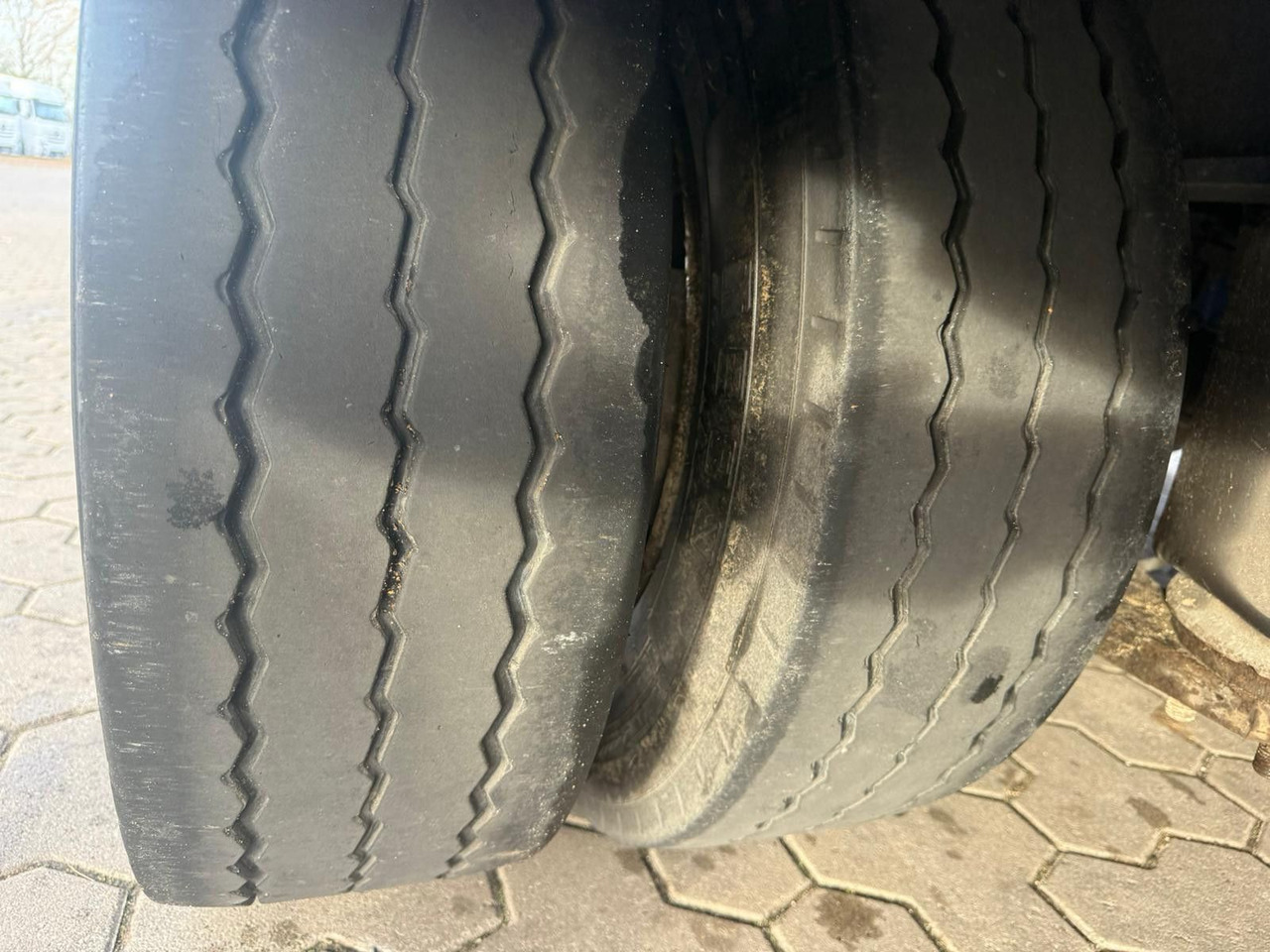 Low loader semi-trailer Wiese 3-Achs Stufen Sattel mit Auffahrrampe 25T: picture 24