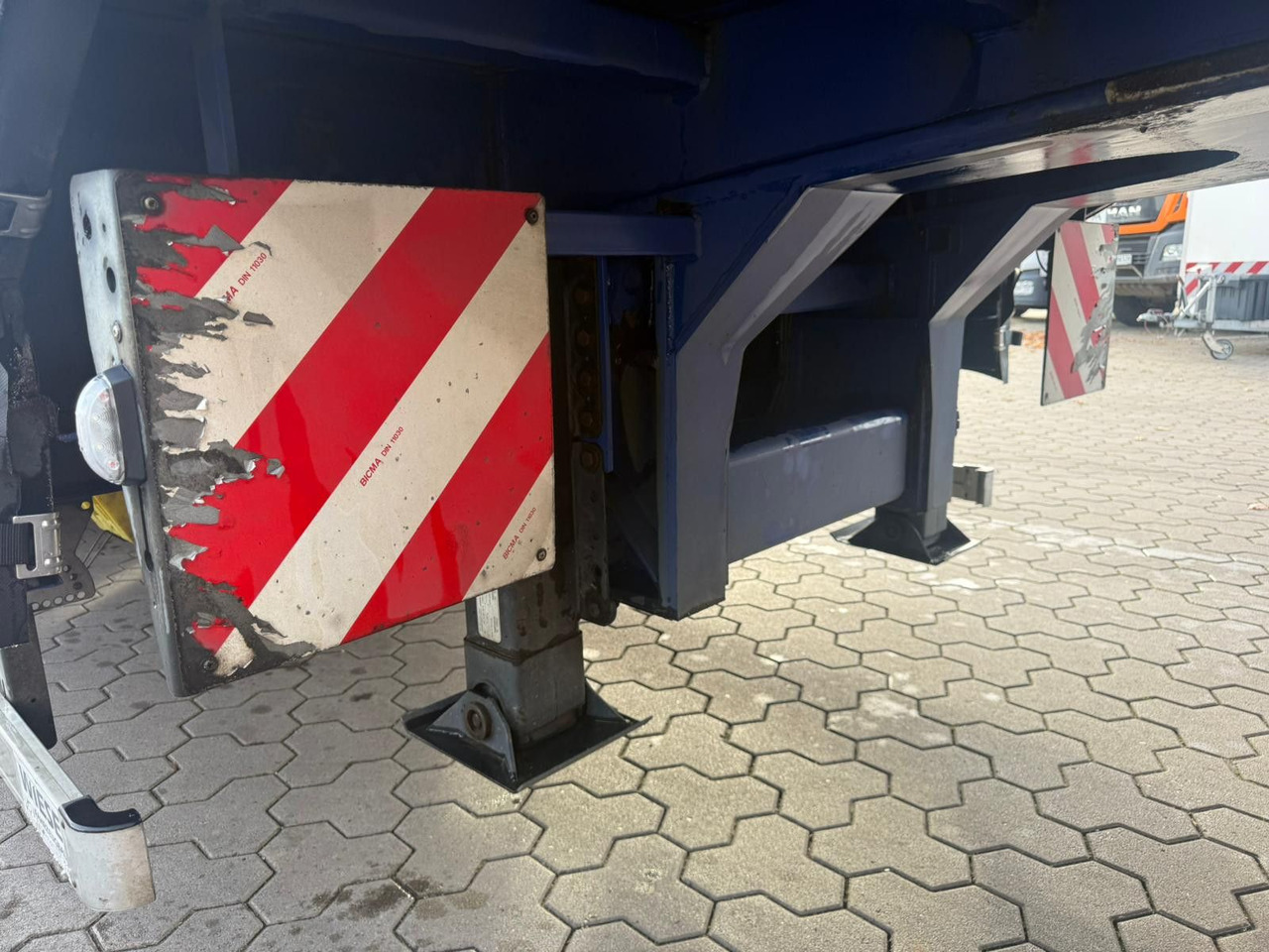 Low loader semi-trailer Wiese 3-Achs Stufen Sattel mit Auffahrrampe 25T: picture 19