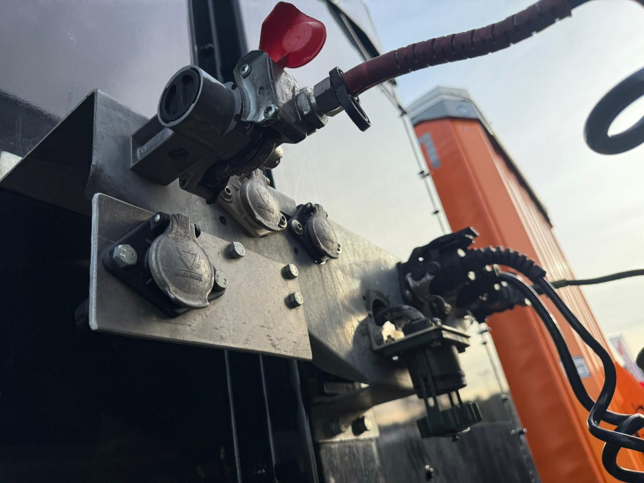 Low loader semi-trailer Wiese 3-Achs Stufen Sattel mit Auffahrrampe 25T: picture 21