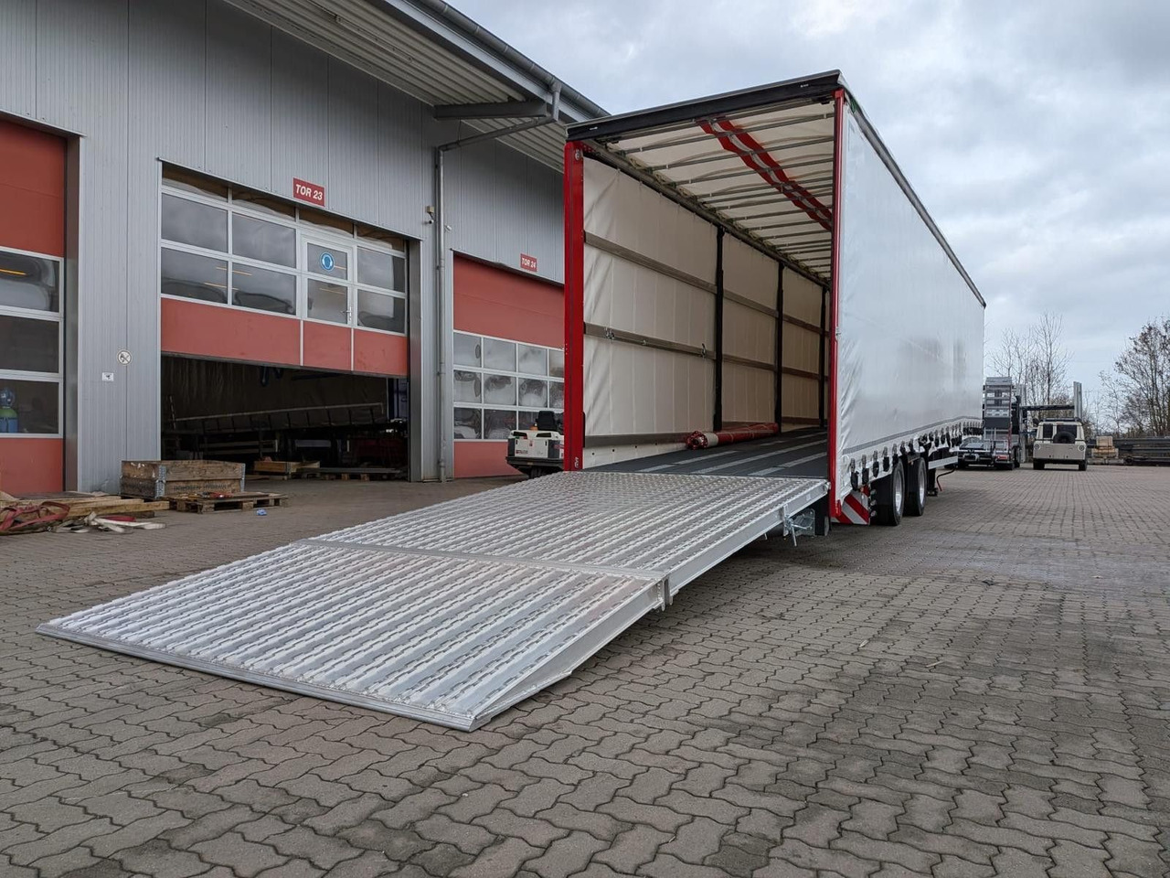 Wiese Gabelstaplertransporter mit Rampe - Curtainsider semi-trailer: picture 2 Wiese Gabelstaplertransporter mit Rampe - Curtainsider semi-trailer: picture 2