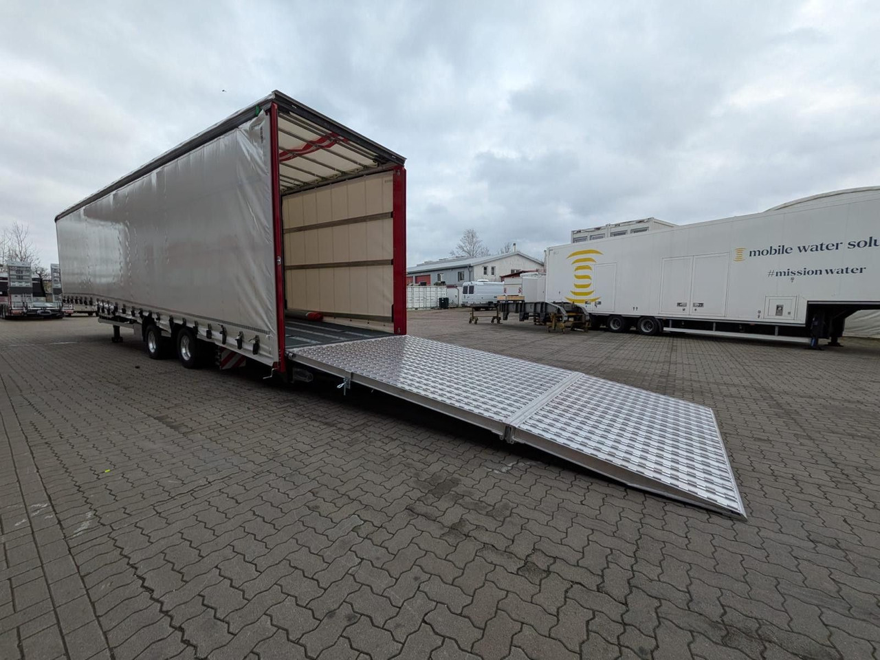 Wiese Gabelstaplertransporter mit Rampe - Curtainsider semi-trailer: picture 5 Wiese Gabelstaplertransporter mit Rampe - Curtainsider semi-trailer: picture 5