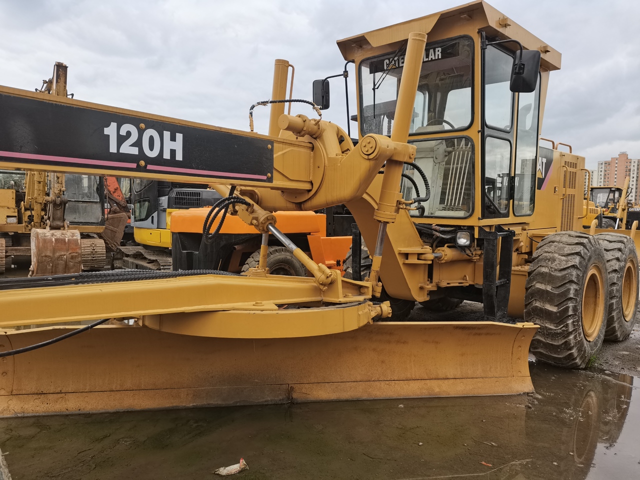 CATERPILLAR 120H - Grader: picture 3 CATERPILLAR 120H - Grader: picture 3