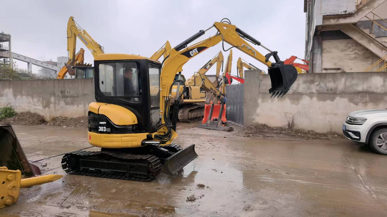 CATERPILLAR 304CR - Mini excavator: picture 1 CATERPILLAR 304CR - Mini excavator: picture 1