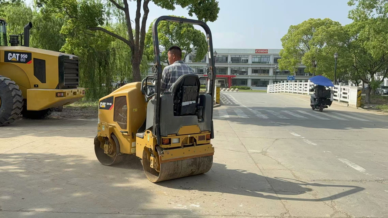 CATERPILLAR CB14B - Roller: picture 1 CATERPILLAR CB14B - Roller: picture 1