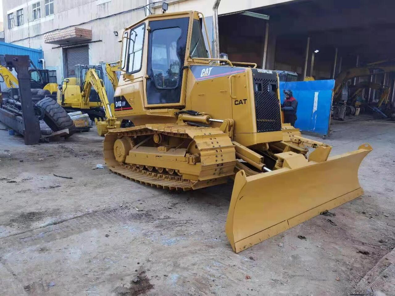 CATERPILLAR D4G - Bulldozer: picture 2 CATERPILLAR D4G - Bulldozer: picture 2