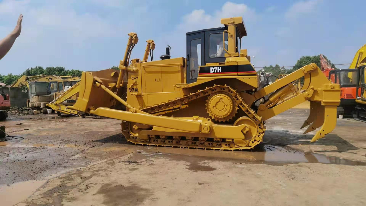 CATERPILLAR D7H - Bulldozer: picture 1 CATERPILLAR D7H - Bulldozer: picture 1