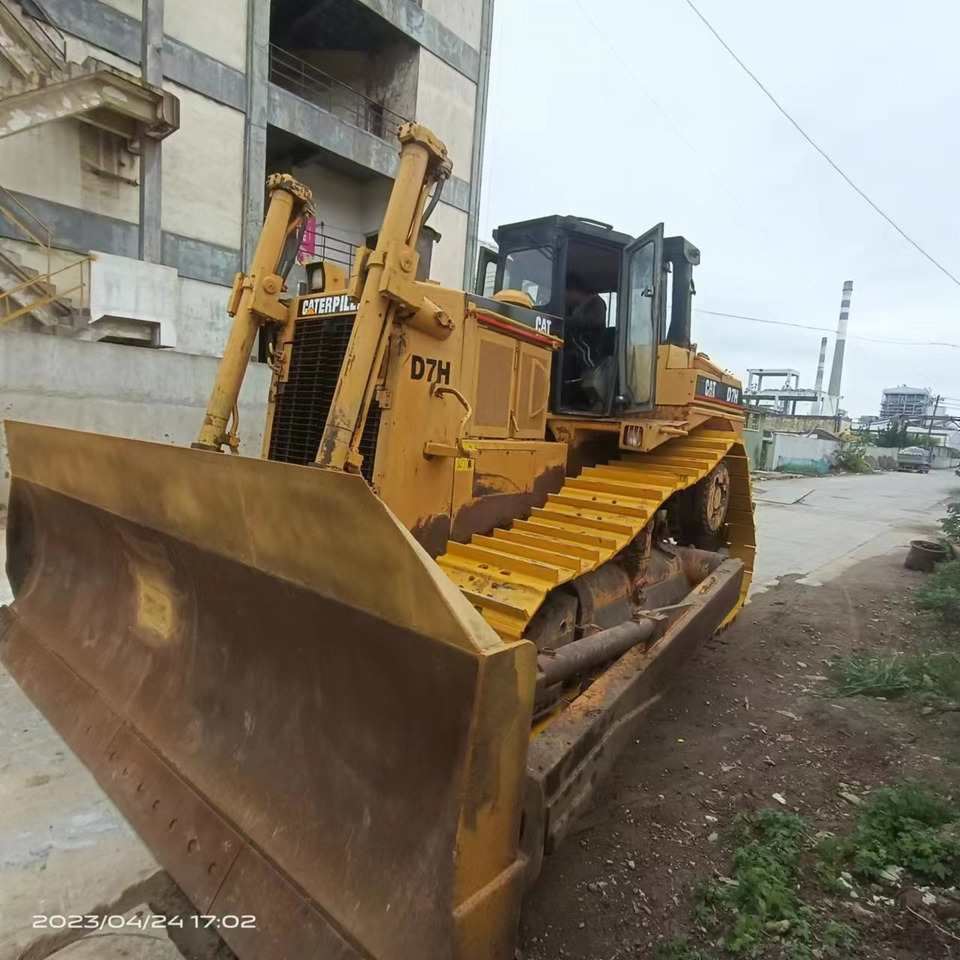 CATERPILLAR D7H - Bulldozer: picture 1 CATERPILLAR D7H - Bulldozer: picture 1