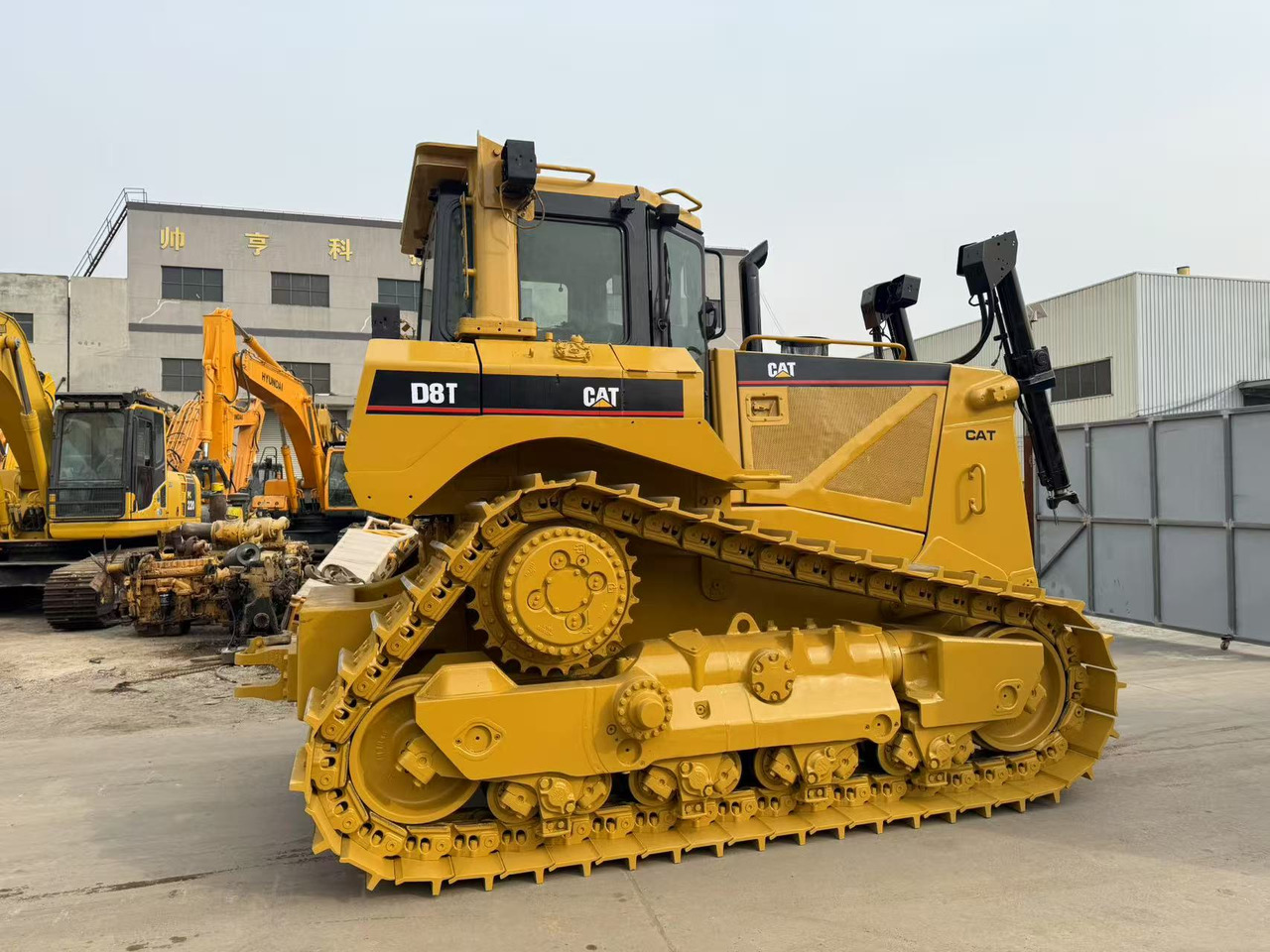 CATERPILLAR D8T - Bulldozer: picture 1 CATERPILLAR D8T - Bulldozer: picture 1