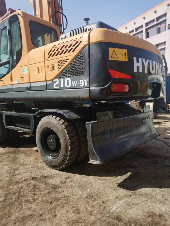 HYUNDAI 210W-9 - Wheel excavator: picture 4 HYUNDAI 210W-9 - Wheel excavator: picture 4