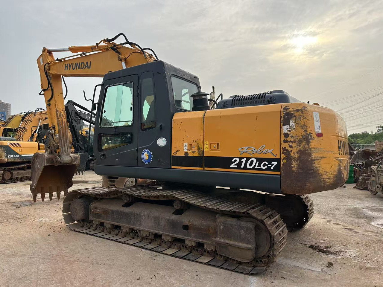 Hyundai R210LC-7 - Crawler excavator: picture 1 Hyundai R210LC-7 - Crawler excavator: picture 1