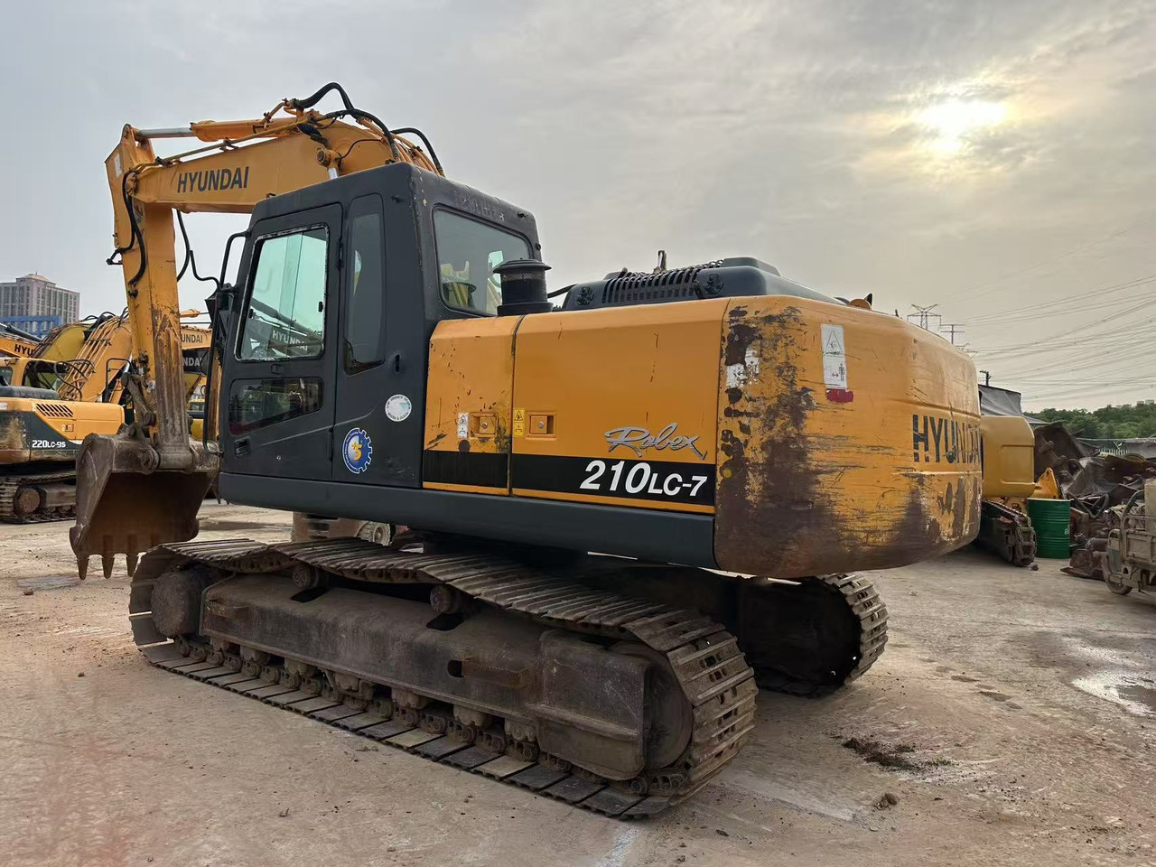 Hyundai R210LC-7 - Crawler excavator: picture 2 Hyundai R210LC-7 - Crawler excavator: picture 2