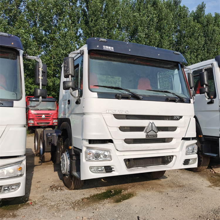 Tractor unit HOWO 6x4 371hp tractor: picture 6