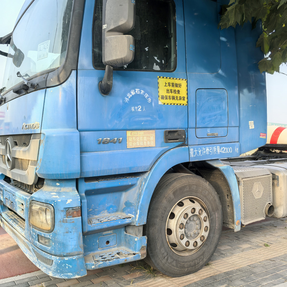 Mercedes-Benz 4x2-1841 - Tractor unit: picture 2 Mercedes-Benz 4x2-1841 - Tractor unit: picture 2