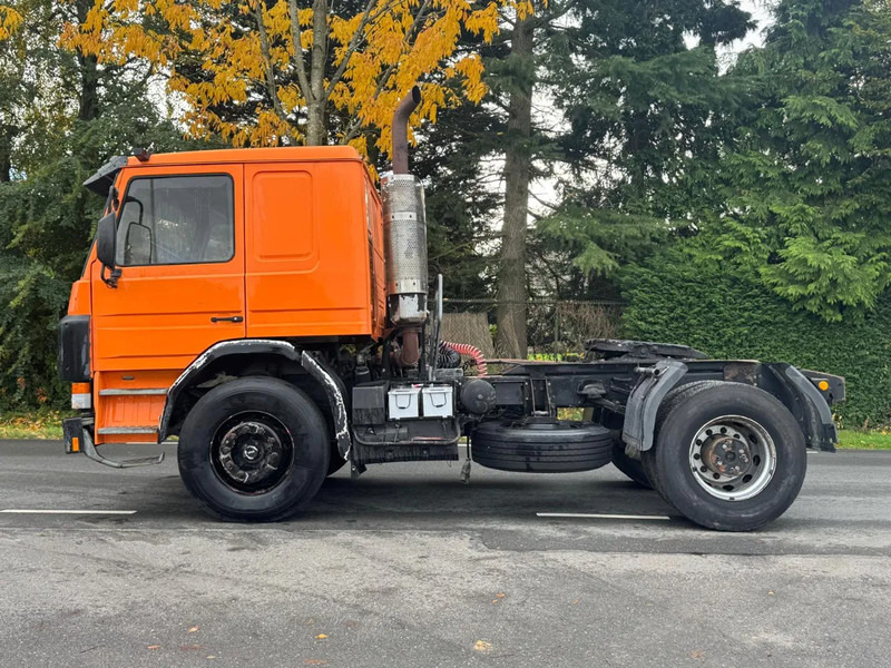 Scania P113-320 BIG AXLE FULL STEEL SPRING MANUAL GEARBOX - Tractor unit: picture 4 Scania P113-320 BIG AXLE FULL STEEL SPRING MANUAL GEARBOX - Tractor unit: picture 4