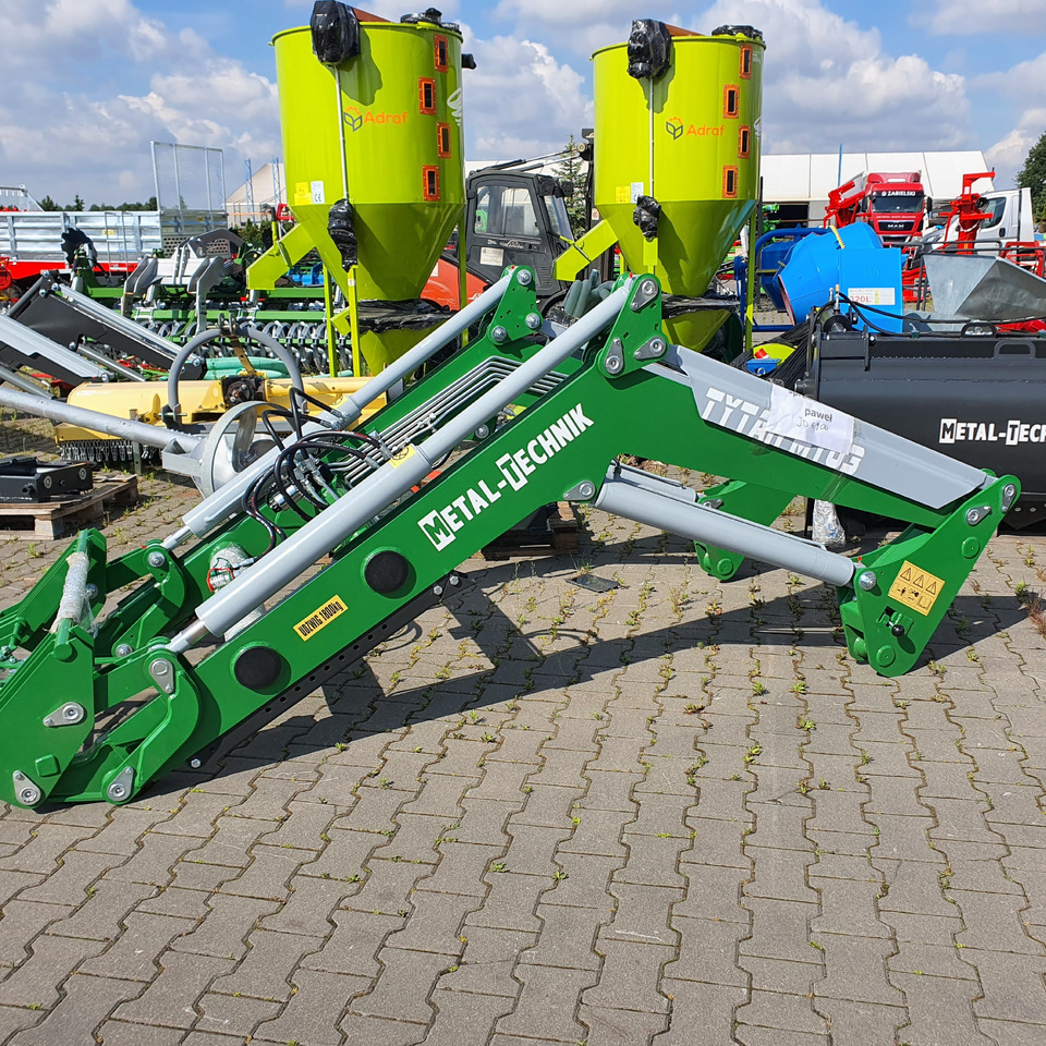 METAL-TECHNIK Tytan MT-03 John Deere - Front loader for tractor for Farm tractor: picture 1 METAL-TECHNIK Tytan MT-03 John Deere - Front loader for tractor for Farm tractor: picture 1