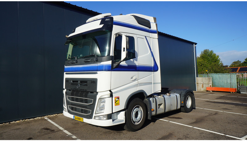 Volvo FH 420 EURO 6 GLOBETROTTER WITH TRS - Tractor unit: picture 3 Volvo FH 420 EURO 6 GLOBETROTTER WITH TRS - Tractor unit: picture 3