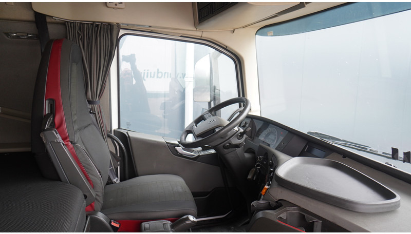 Volvo FH 420 GLOBETROTTER EURO 6 - Tractor unit: picture 5 Volvo FH 420 GLOBETROTTER EURO 6 - Tractor unit: picture 5