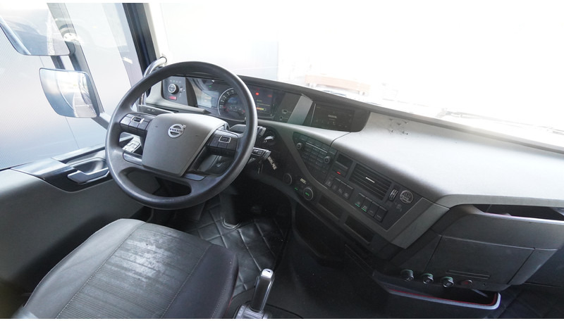 Volvo FH460 EURO 6 GLOBETROTTER 833.000KM - Tractor unit: picture 5 Volvo FH460 EURO 6 GLOBETROTTER 833.000KM - Tractor unit: picture 5
