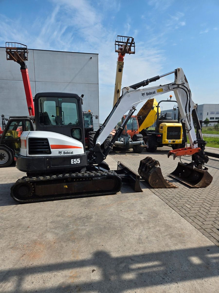Mini excavator Bobcat E55: picture 6