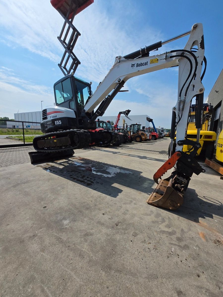 Mini excavator Bobcat E55: picture 10