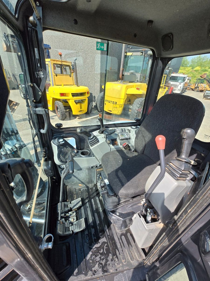 Mini excavator Bobcat E55: picture 13