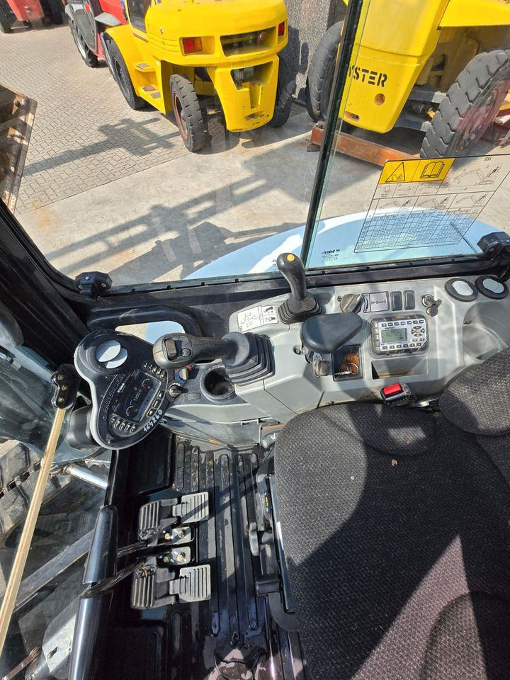 Mini excavator Bobcat E55: picture 14