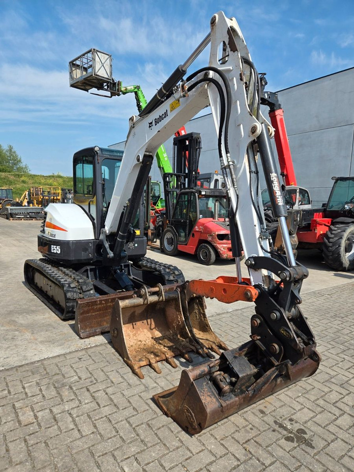 Mini excavator Bobcat E55: picture 7