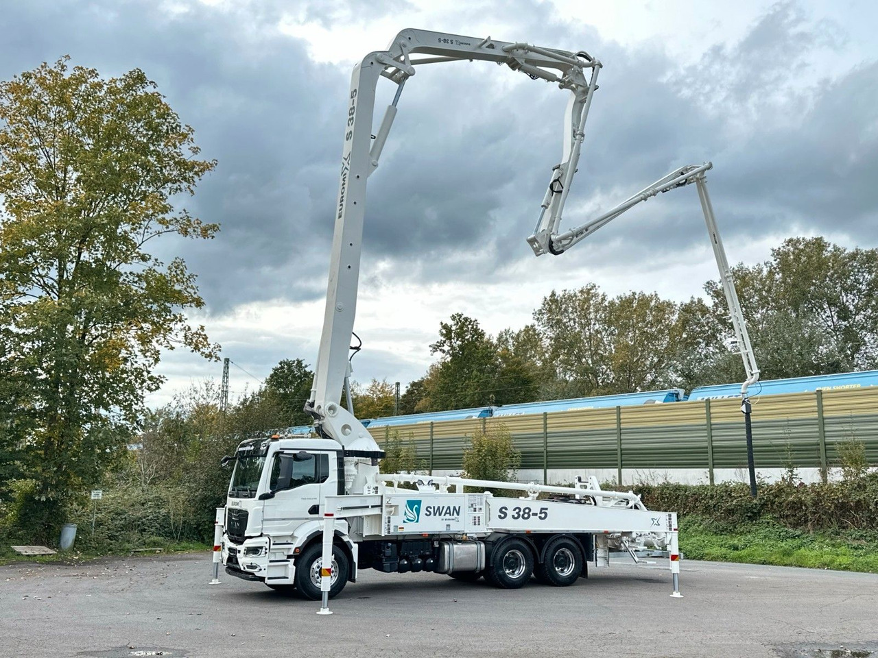 MAN TGS 26.510 6x4 SWAN TSP 38-5 160RZ ( 38m ) - Concrete pump truck: picture 3 MAN TGS 26.510 6x4 SWAN TSP 38-5 160RZ ( 38m ) - Concrete pump truck: picture 3