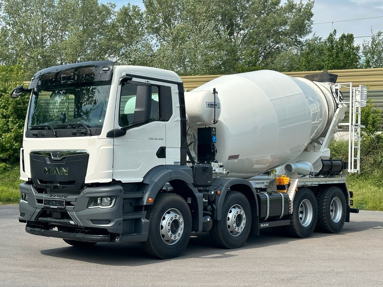 MAN TGS 32.440 8x4 / Euromix MTP EM 9 L - Concrete mixer truck: picture 1 MAN TGS 32.440 8x4 / Euromix MTP EM 9 L - Concrete mixer truck: picture 1