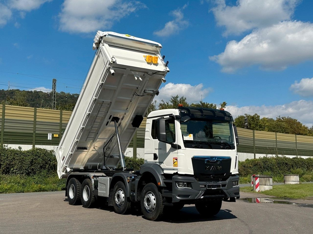 Leasing of  MAN TGS 41.440  8x4 EuromixMTP 3-Seiten-Kipper MAN TGS 41.440  8x4 EuromixMTP 3-Seiten-Kipper: picture 13