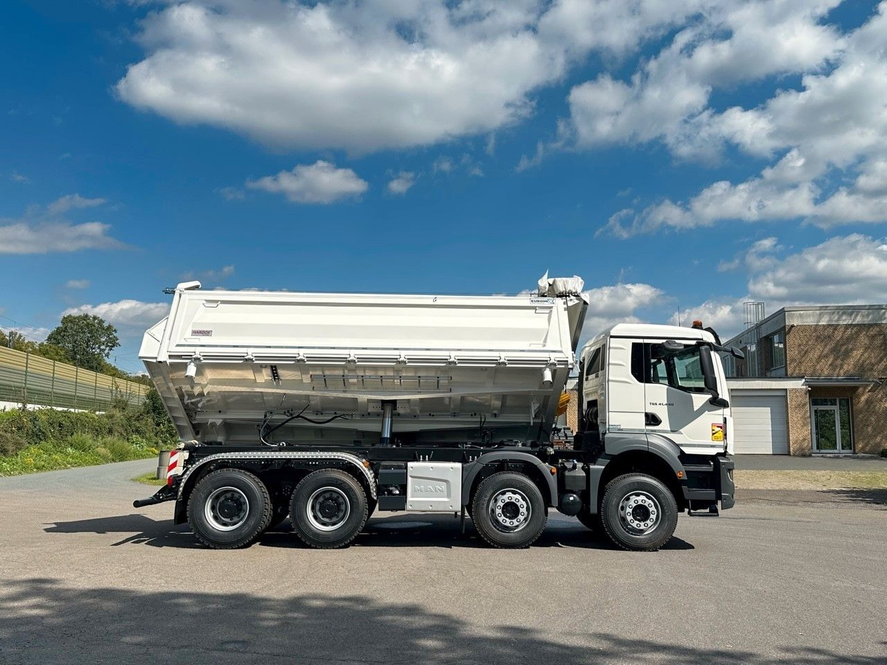 Leasing of  MAN TGS 41.440  8x4 EuromixMTP 3-Seiten-Kipper MAN TGS 41.440  8x4 EuromixMTP 3-Seiten-Kipper: picture 17