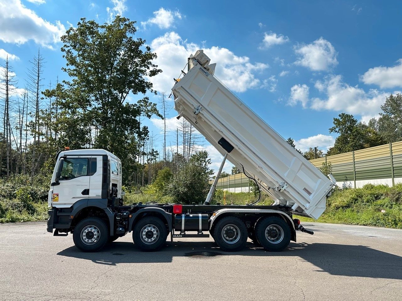 Leasing of  MAN TGS 41.440  8x4 EuromixMTP 3-Seiten-Kipper MAN TGS 41.440  8x4 EuromixMTP 3-Seiten-Kipper: picture 9