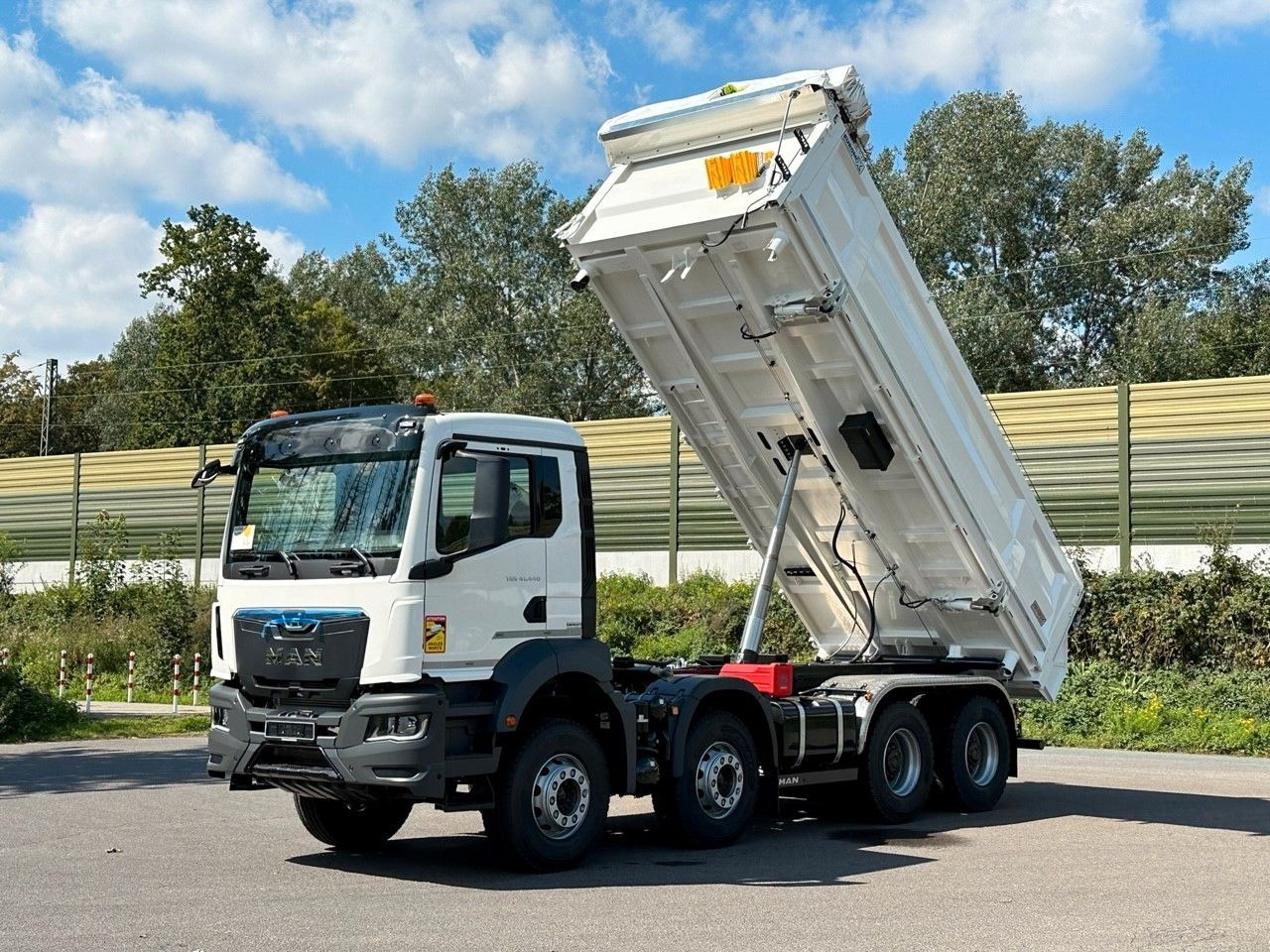 Leasing of  MAN TGS 41.440  8x4 EuromixMTP 3-Seiten-Kipper MAN TGS 41.440  8x4 EuromixMTP 3-Seiten-Kipper: picture 8