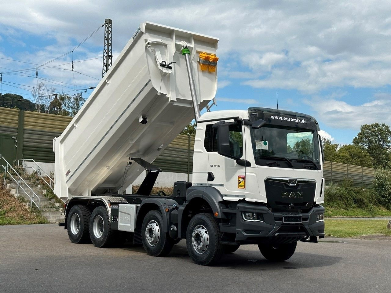 MAN TGS 41.440 8x4 EuromixMTP Mulden-Kipper - Tipper: picture 1 MAN TGS 41.440 8x4 EuromixMTP Mulden-Kipper - Tipper: picture 1