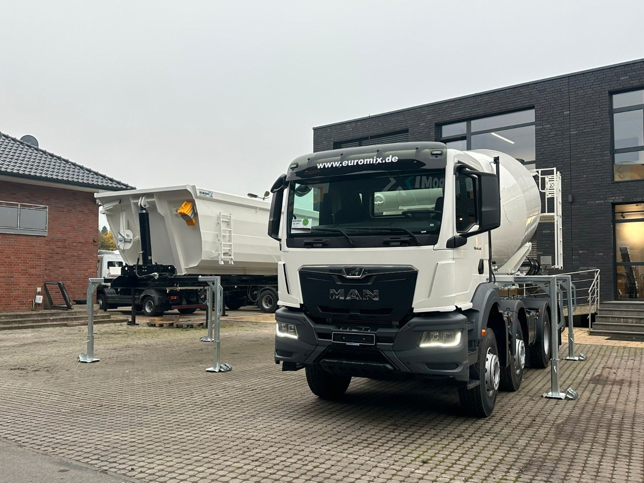 MAN TGS 41.480 8x4 WECHSELSYSTEM KIPPER+MISCHER MAN TGS 41.480 8x4 WECHSELSYSTEM KIPPER+MISCHER - Tipper: picture 3 MAN TGS 41.480 8x4 WECHSELSYSTEM KIPPER+MISCHER MAN TGS 41.480 8x4 WECHSELSYSTEM KIPPER+MISCHER - Tipper: picture 3