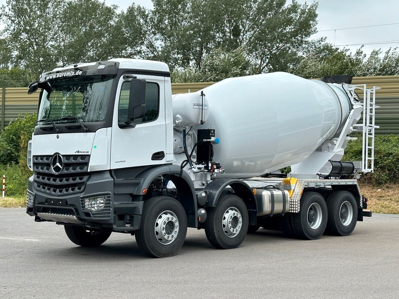 Mercedes-Benz AROCS 5 4142 B 8X4 Euro 3 EuromixMTP EM 10 - Concrete mixer truck: picture 2 Mercedes-Benz AROCS 5 4142 B 8X4 Euro 3 EuromixMTP EM 10 - Concrete mixer truck: picture 2