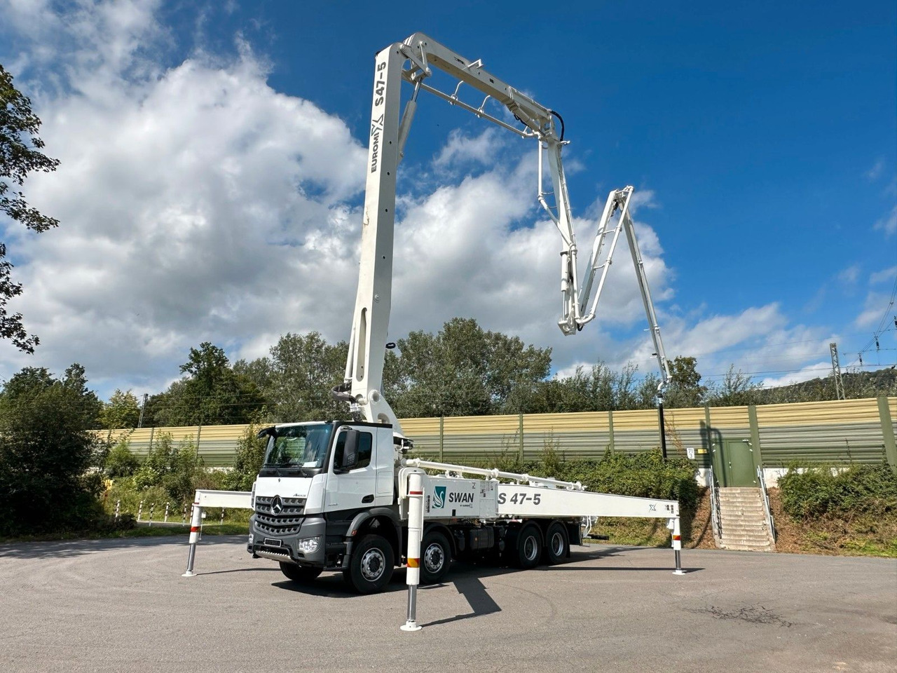 Mercedes-Benz Arocs 5 4142 8x4 SWAN TSP 47-5 160RZ ( 47m ) - Concrete mixer truck: picture 1 Mercedes-Benz Arocs 5 4142 8x4 SWAN TSP 47-5 160RZ ( 47m ) - Concrete mixer truck: picture 1
