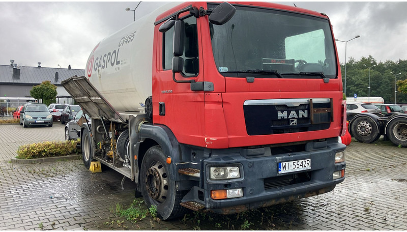 MAN TGM 18.250 4x2 15412 Liter Gas tank truck ID 2.170 - Tank truck: picture 2 MAN TGM 18.250 4x2 15412 Liter Gas tank truck ID 2.170 - Tank truck: picture 2