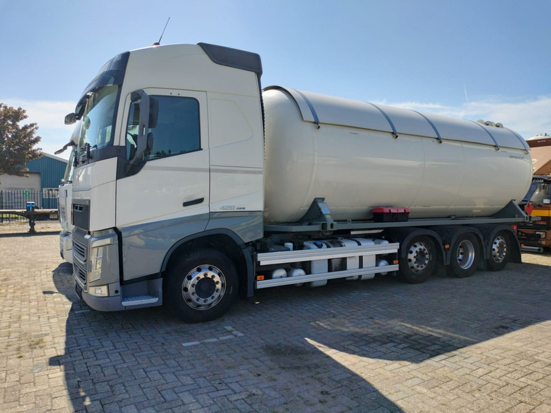 Volvo FH 420 8x2-4 -32791 L Gas tank truck -Gas, Gaz, LPG, GPL, Propane, Butane tank, Gastank ID 2.169 Eurotank, flowmeter, pump - Tank truck: picture 3 Volvo FH 420 8x2-4 -32791 L Gas tank truck -Gas, Gaz, LPG, GPL, Propane, Butane tank, Gastank ID 2.169 Eurotank, flowmeter, pump - Tank truck: picture 3