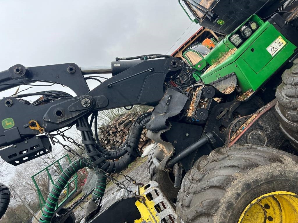 Forestry harvester John Deere 1170 E: picture 10