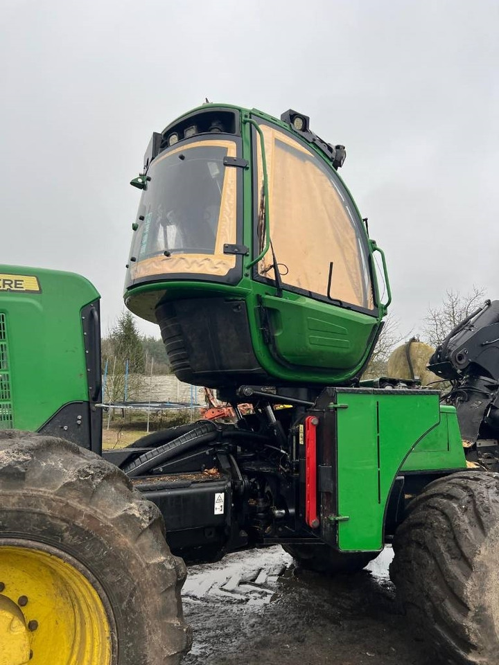 Forestry harvester John Deere 1170 E: picture 20