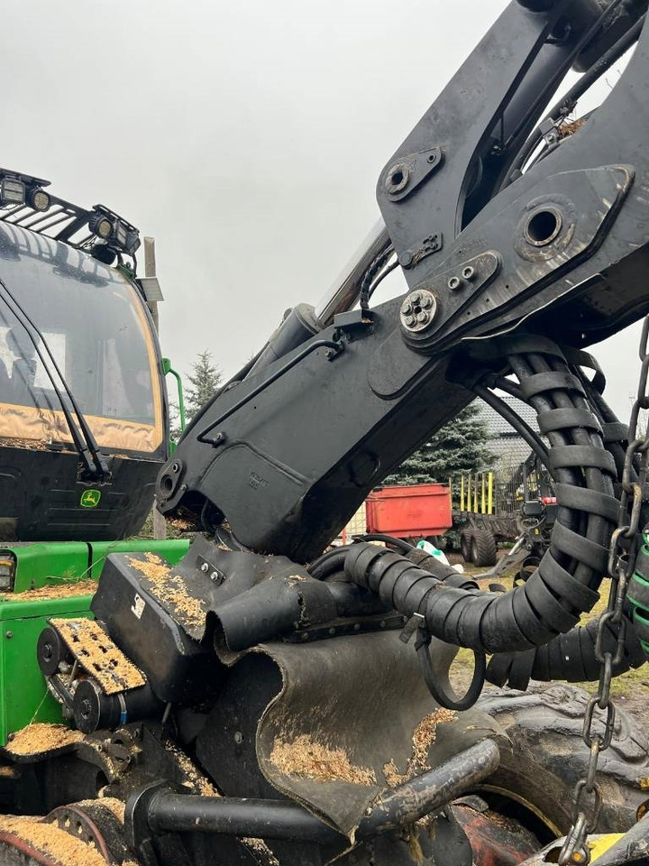 Forestry harvester John Deere 1170 E: picture 19