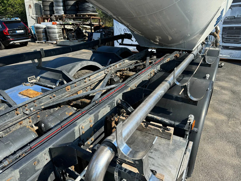 Scania R580 V8 6x2, Retarder, Compressor, Silo / Bulk, 2015 - Tank truck: picture 5 Scania R580 V8 6x2, Retarder, Compressor, Silo / Bulk, 2015 - Tank truck: picture 5