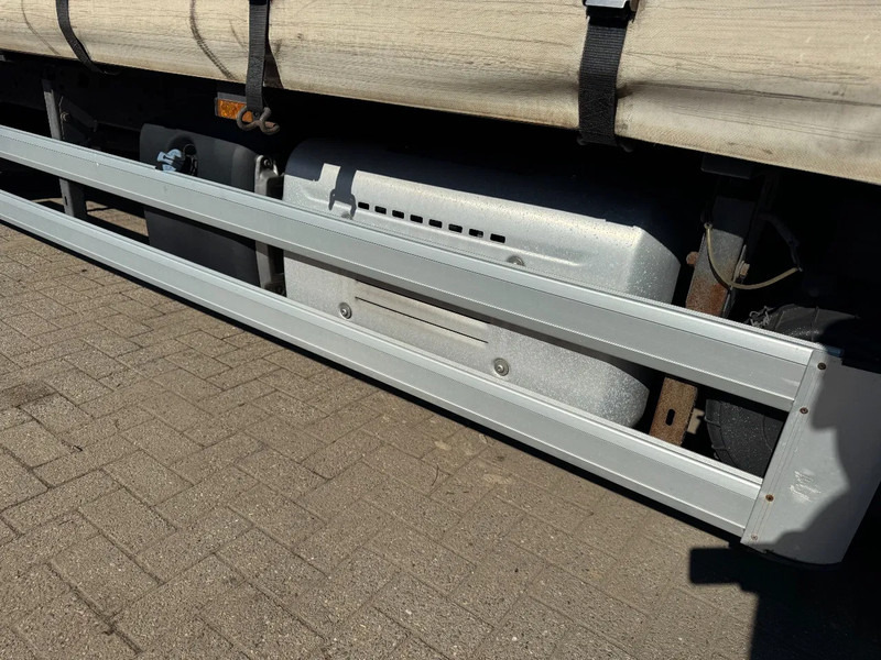 DAF LF 210 **EURO6-BOX 7.99m** - Curtainsider truck: picture 4 DAF LF 210 **EURO6-BOX 7.99m** - Curtainsider truck: picture 4