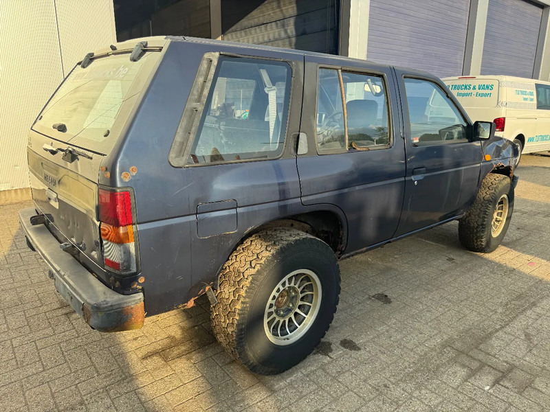Nissan Terrano **4X4-DIESEL-LONG CHASSIS** - Car: picture 4 Nissan Terrano **4X4-DIESEL-LONG CHASSIS** - Car: picture 4